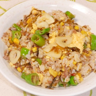 スタミナ満点！ガリバタコーンで高菜焼き飯